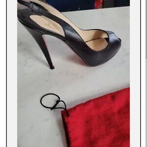Pre- owned Christian Louboutin open toed shoes size 38